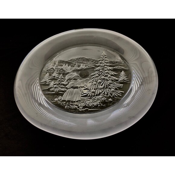 Mikasa Christmas Story, Frosted Glass Cake Stand/Torte Plate, 13 Inches - Picture 2 of 8